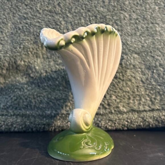 Beauceware Green and White MCM Cornucopia Vase Ceramic Pottery c1950 - Picture 5 of 8